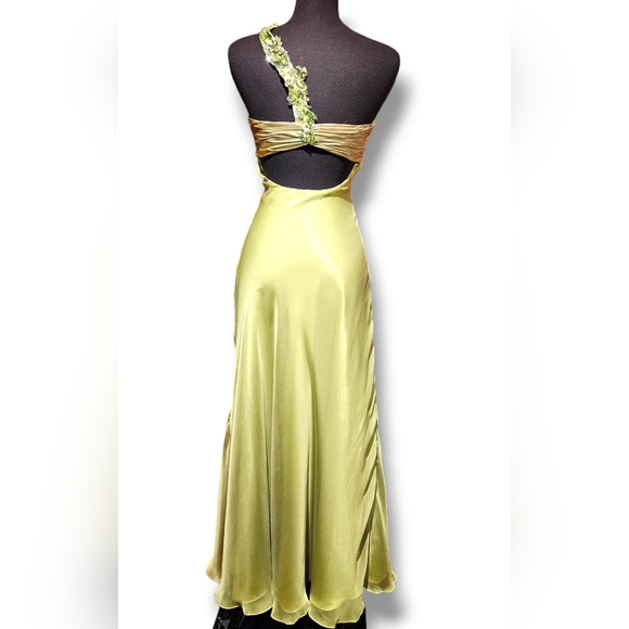 One-shoulder Lime Green evening gown. Size 8. Beading Detail - Picture 8 of 15